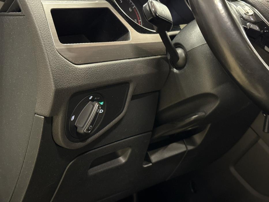 VOLKSWAGEN Touran 2018