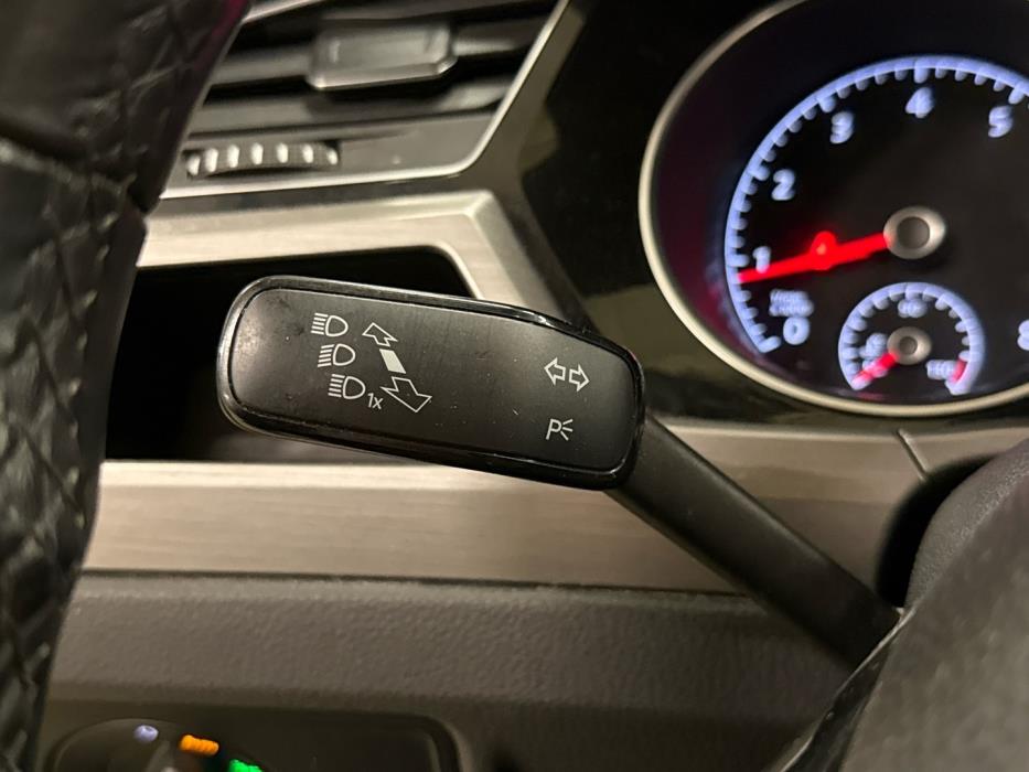 VOLKSWAGEN Touran 2018