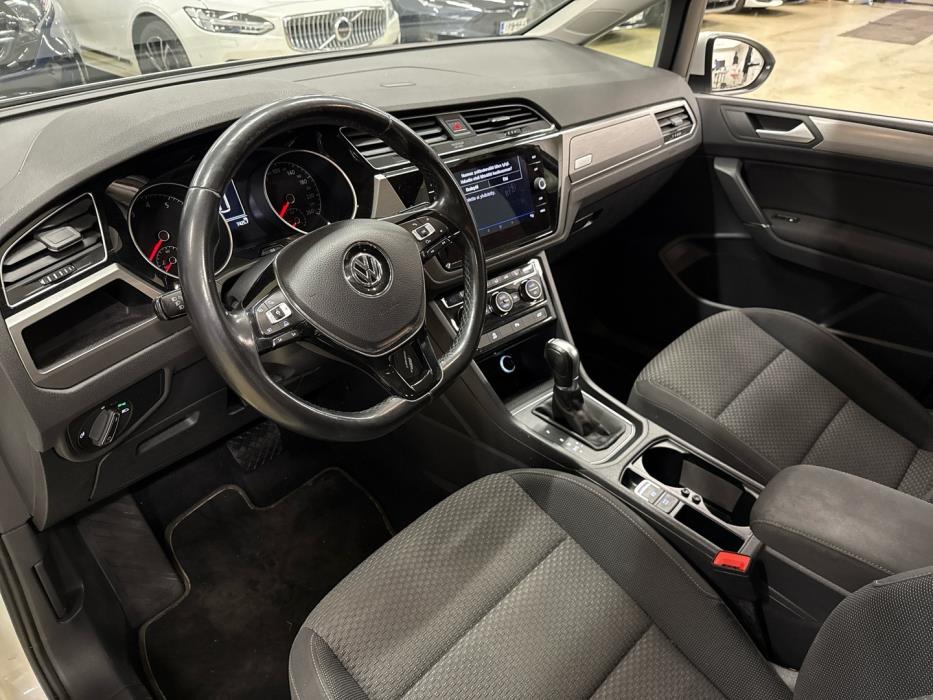 VOLKSWAGEN Touran 2018