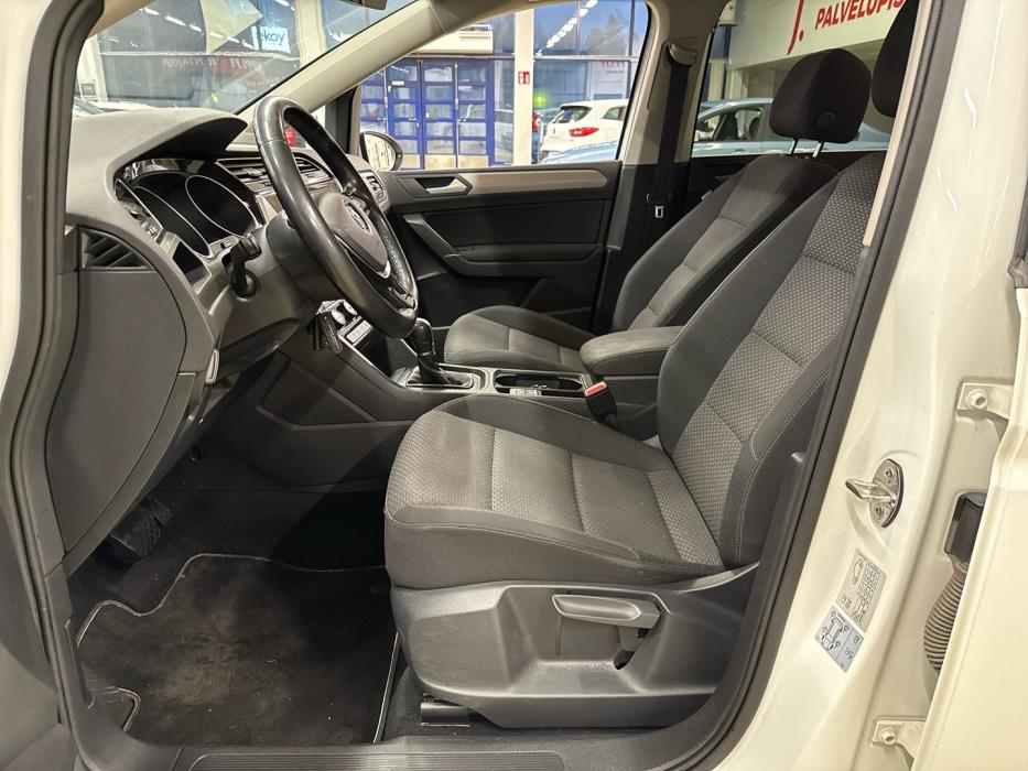 VOLKSWAGEN Touran 2018