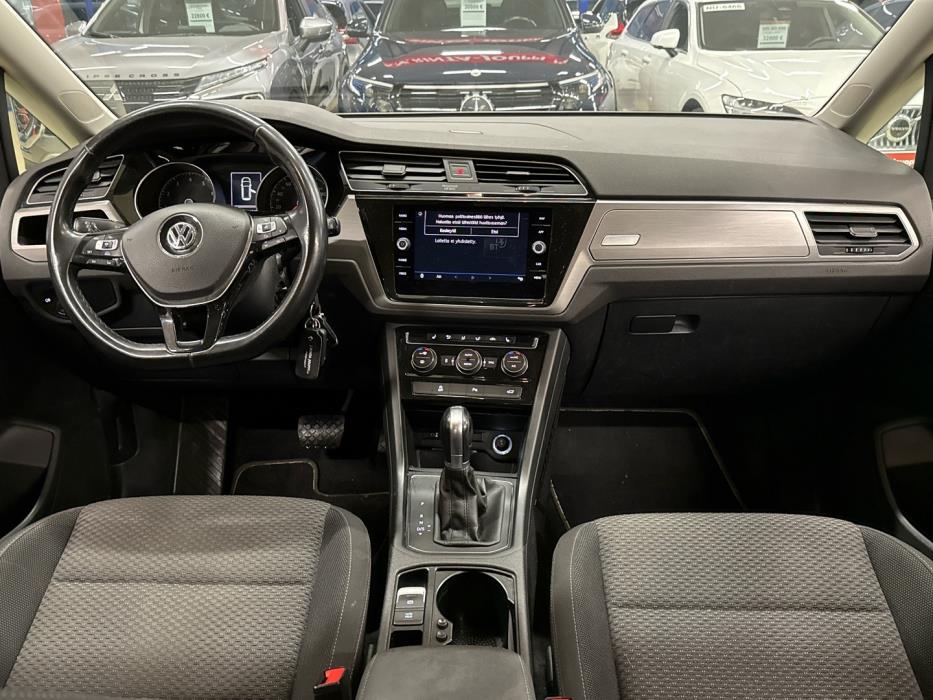 VOLKSWAGEN Touran 2018