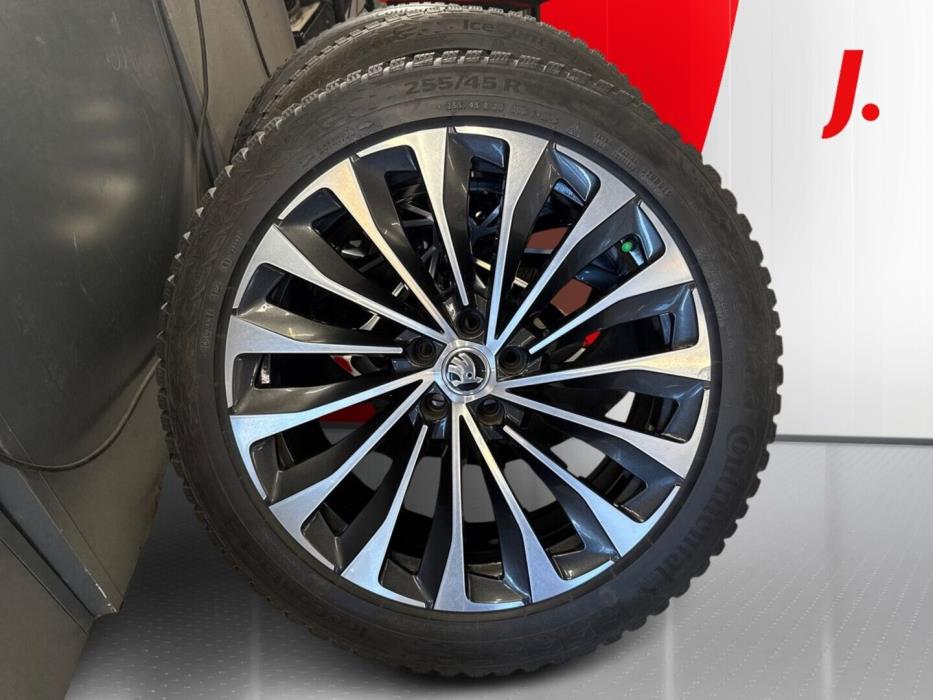 SKODA Enyaq 2023
