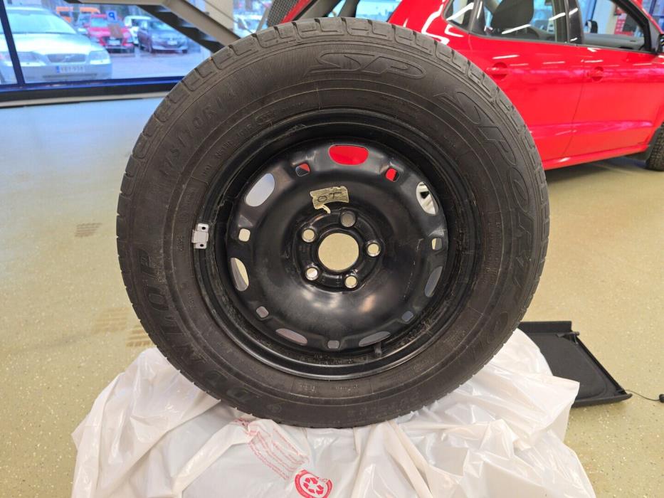 VOLKSWAGEN Polo 2014