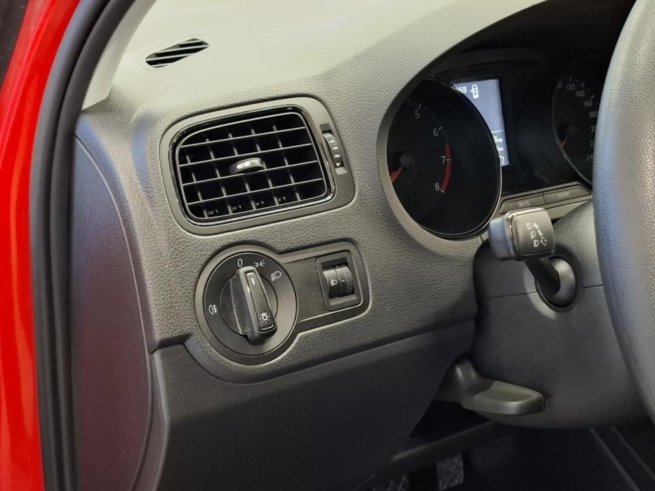 VOLKSWAGEN Polo 2014