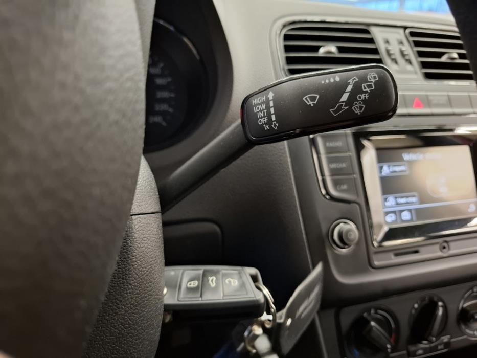 VOLKSWAGEN Polo 2014