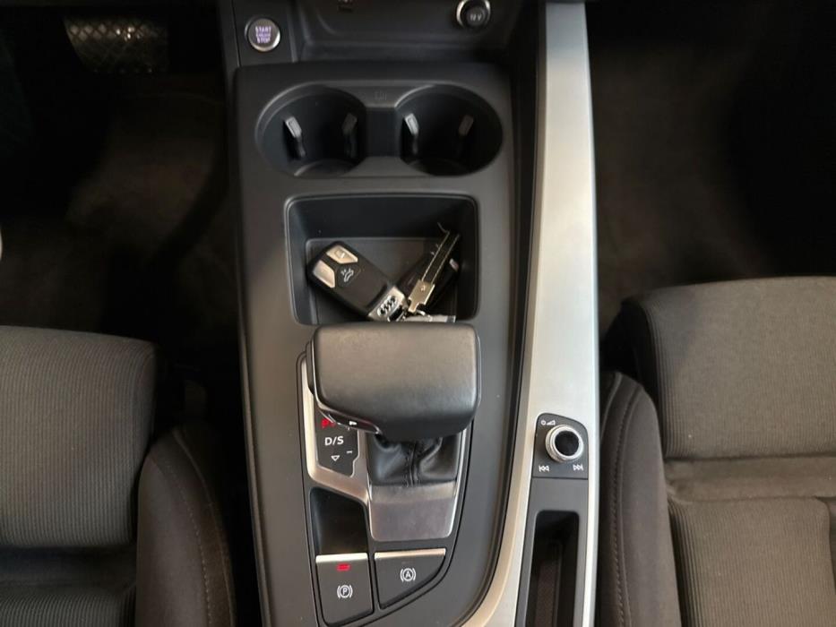 AUDI A4 2023