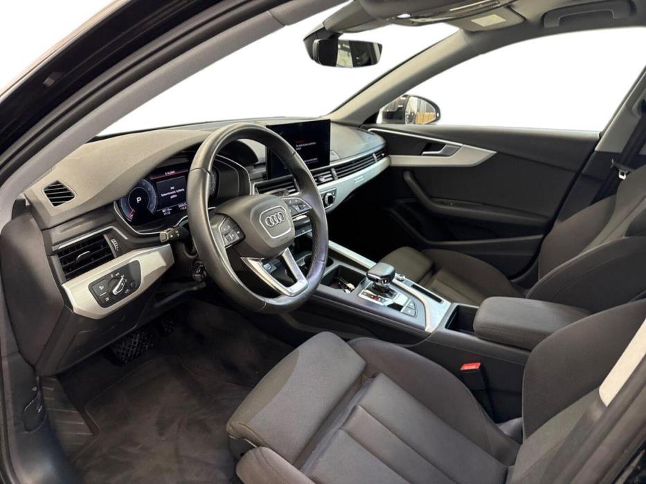 AUDI A4 2023