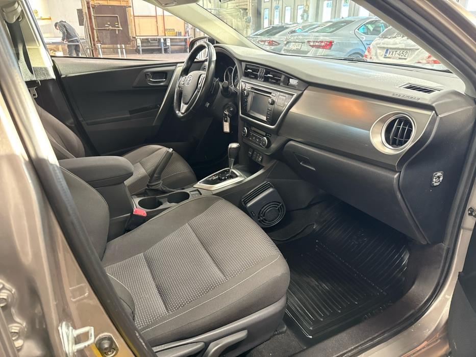 TOYOTA Auris 2014