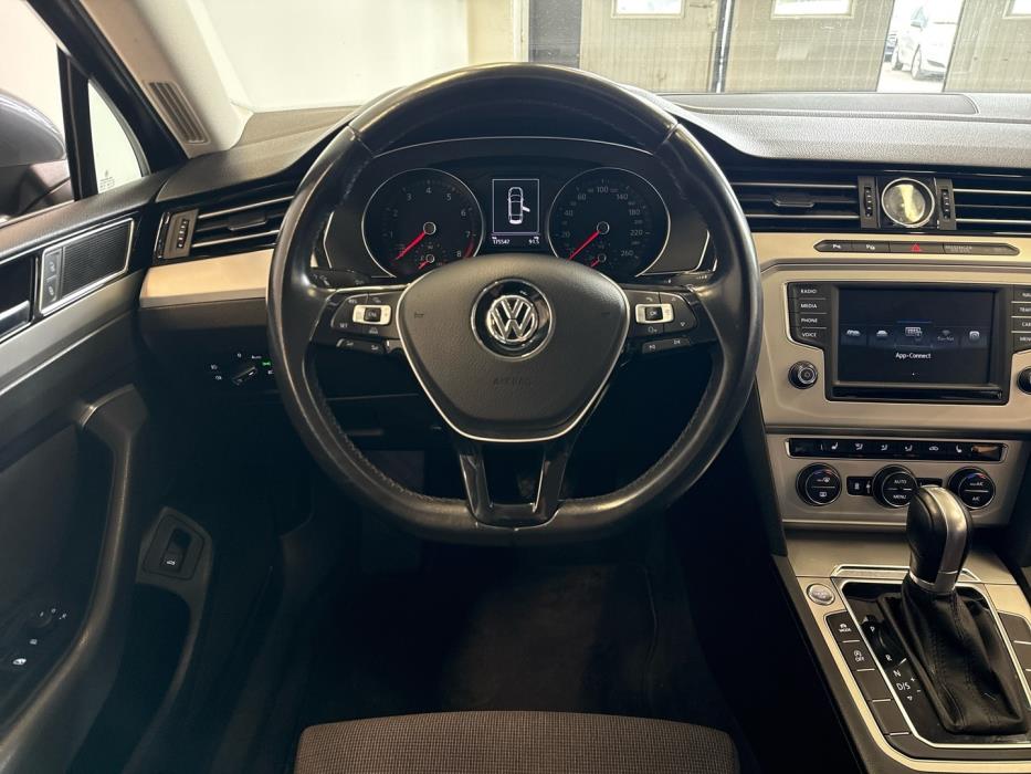 VOLKSWAGEN Passat 2017