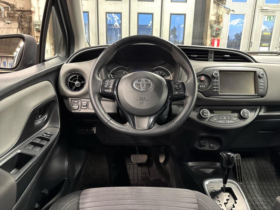 TOYOTA Yaris 2018
