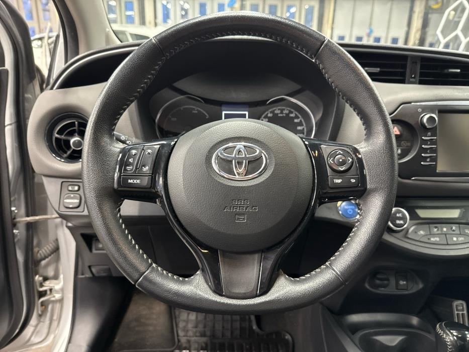 TOYOTA Yaris 2018