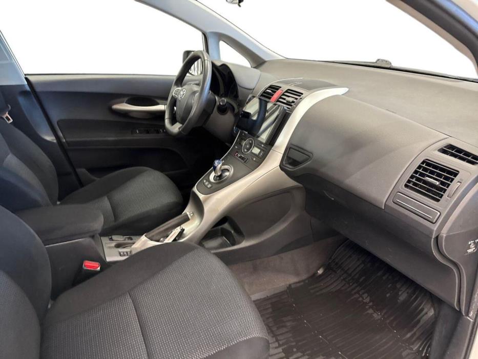 TOYOTA Auris 2010