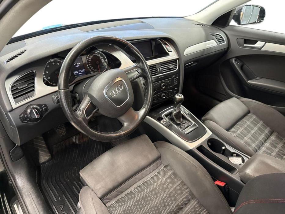 AUDI A4 2011