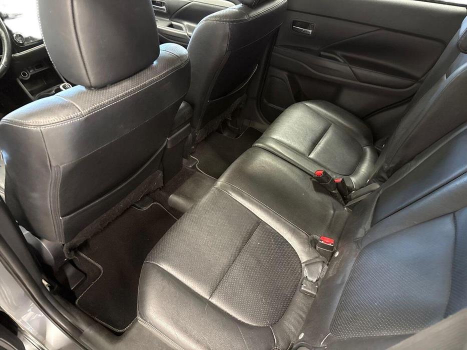 MITSUBISHI Outlander PHEV 2013