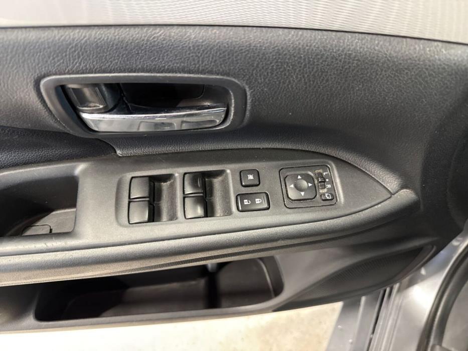 MITSUBISHI Outlander PHEV 2013