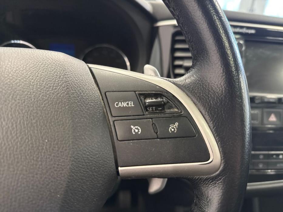 MITSUBISHI Outlander PHEV 2013