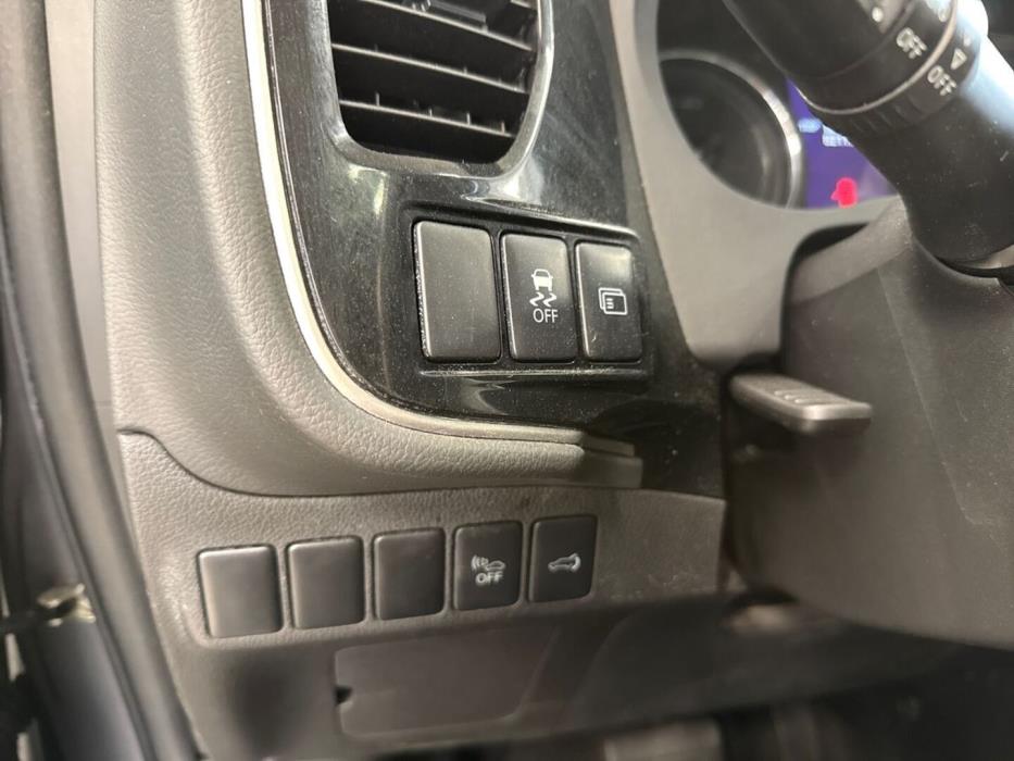 MITSUBISHI Outlander PHEV 2013