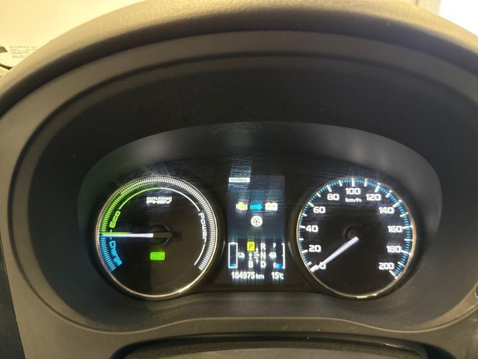 MITSUBISHI Outlander PHEV 2013