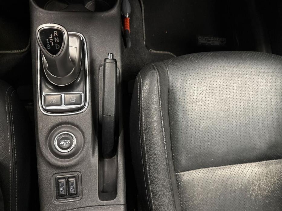 MITSUBISHI Outlander PHEV 2013