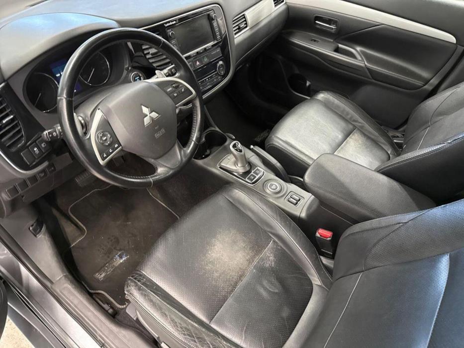 MITSUBISHI Outlander PHEV 2013