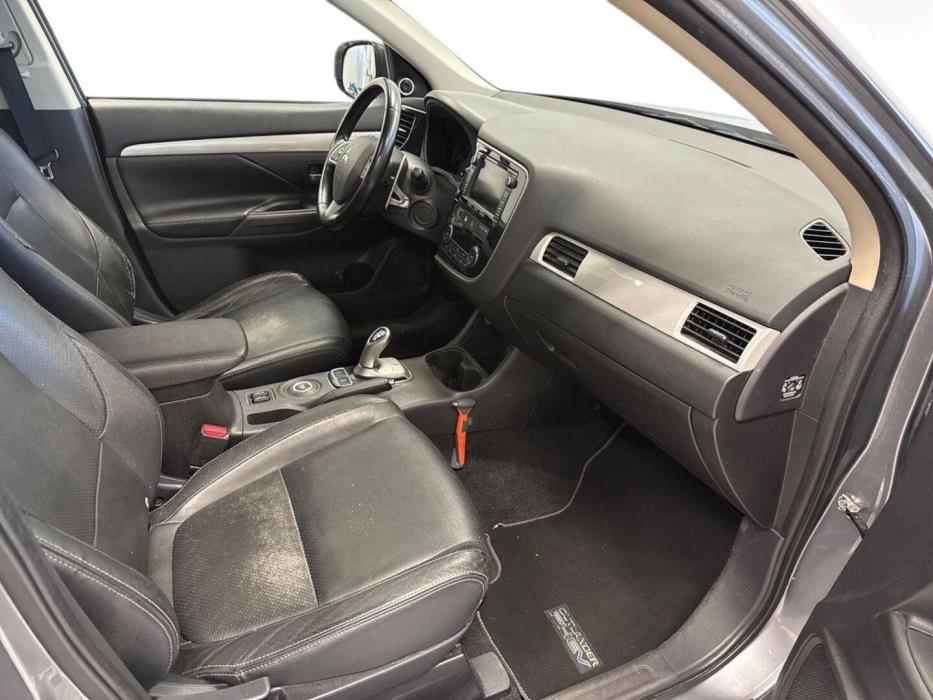 MITSUBISHI Outlander PHEV 2013