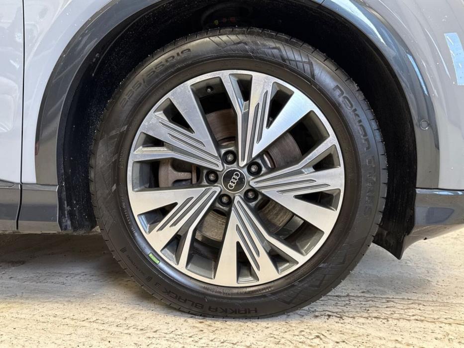 AUDI Q4 e-tron 2022