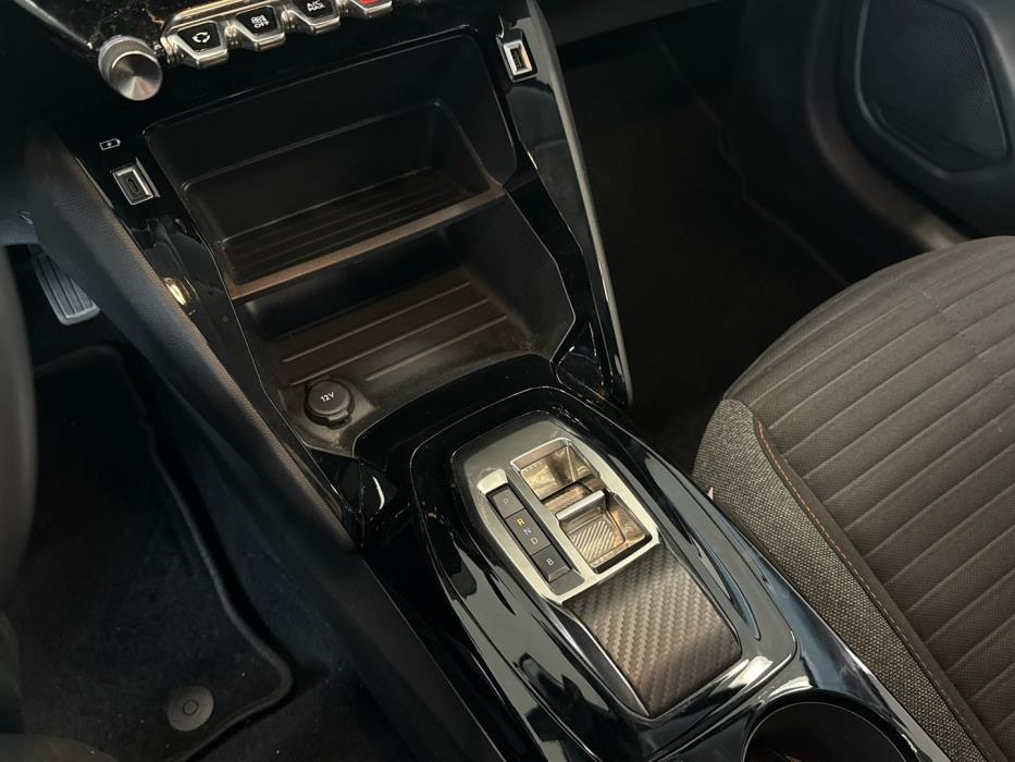 PEUGEOT e-208 2022