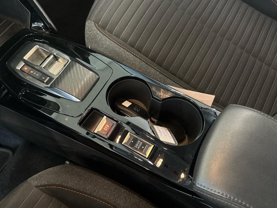 PEUGEOT e-208 2022