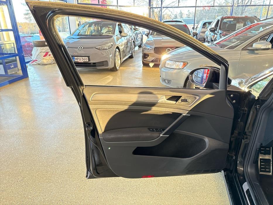 VOLKSWAGEN Golf 2016