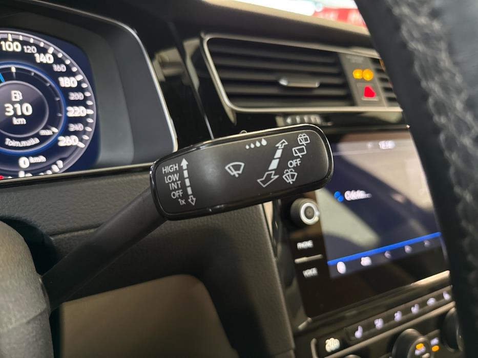 VOLKSWAGEN Golf 2018