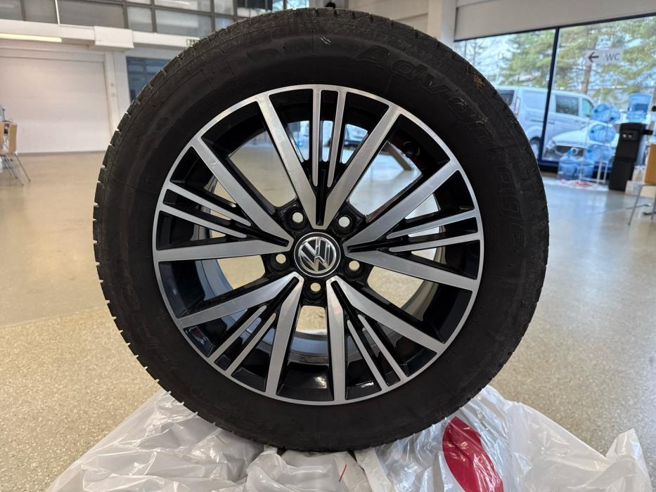 VOLKSWAGEN Golf 2016