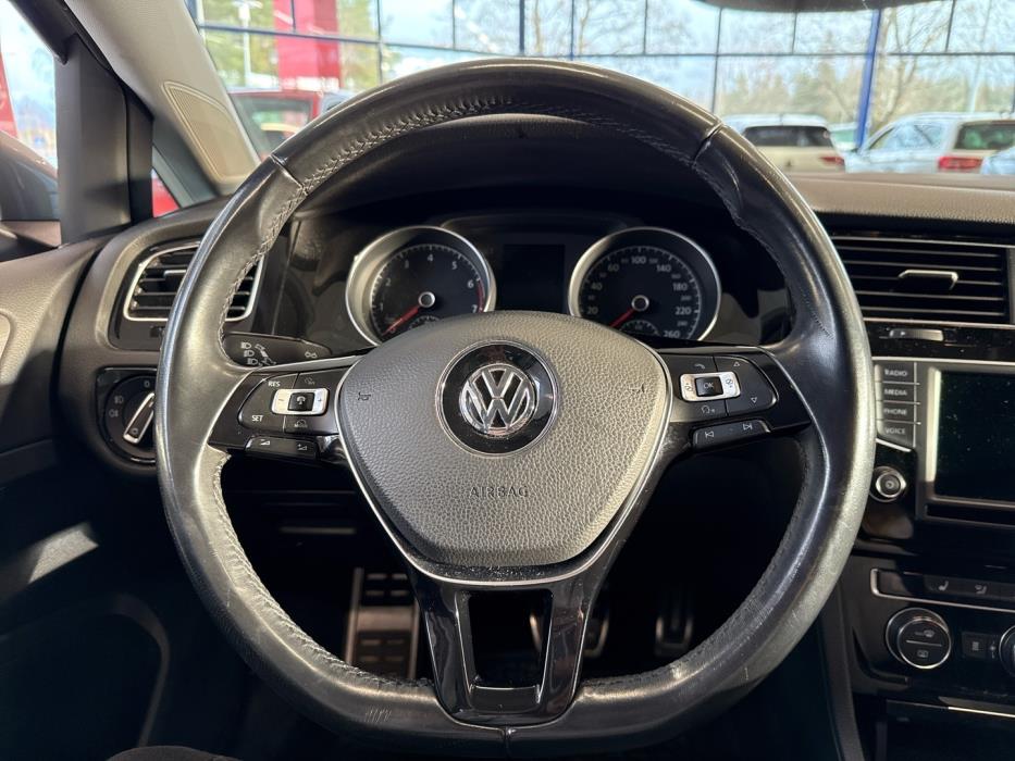 VOLKSWAGEN Golf 2016