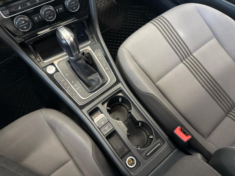 VOLKSWAGEN Golf 2016