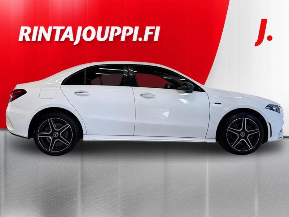 MERCEDES-BENZ A 2021