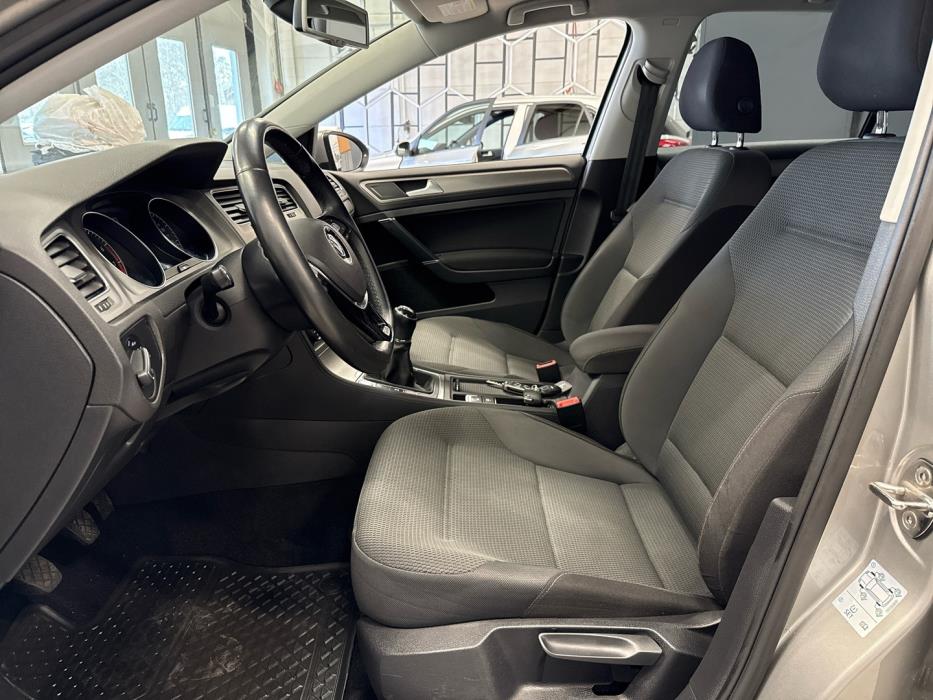 VOLKSWAGEN Golf 2014