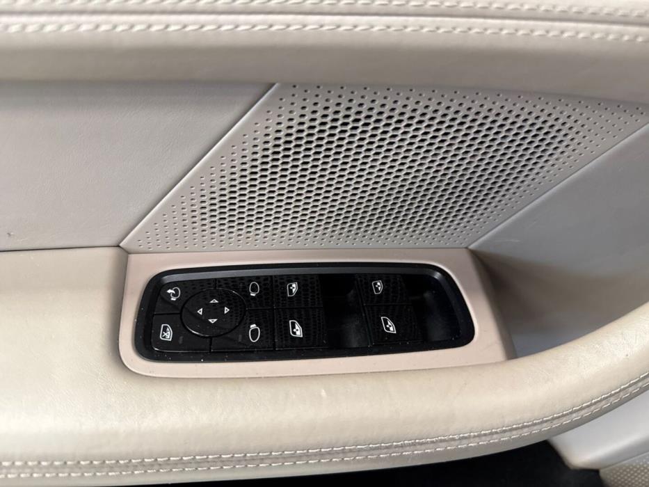 PORSCHE Taycan 2020