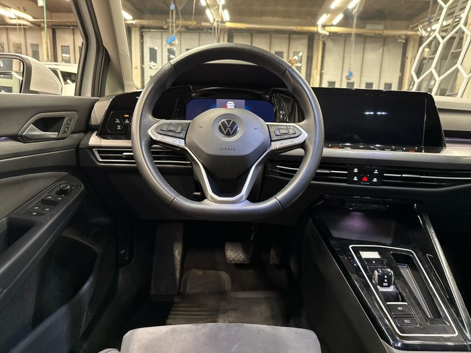 VOLKSWAGEN Golf 2023