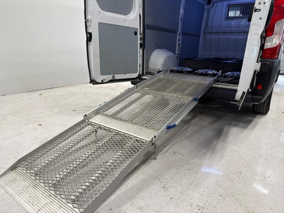 PEUGEOT Boxer 2023