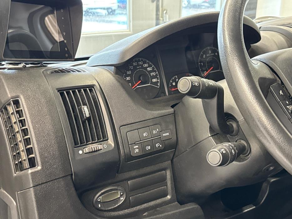 PEUGEOT Boxer 2023