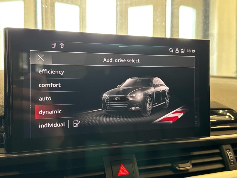 AUDI A4 2021