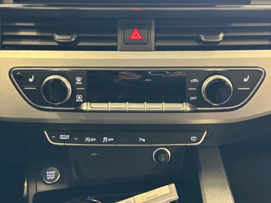 AUDI A4 2021