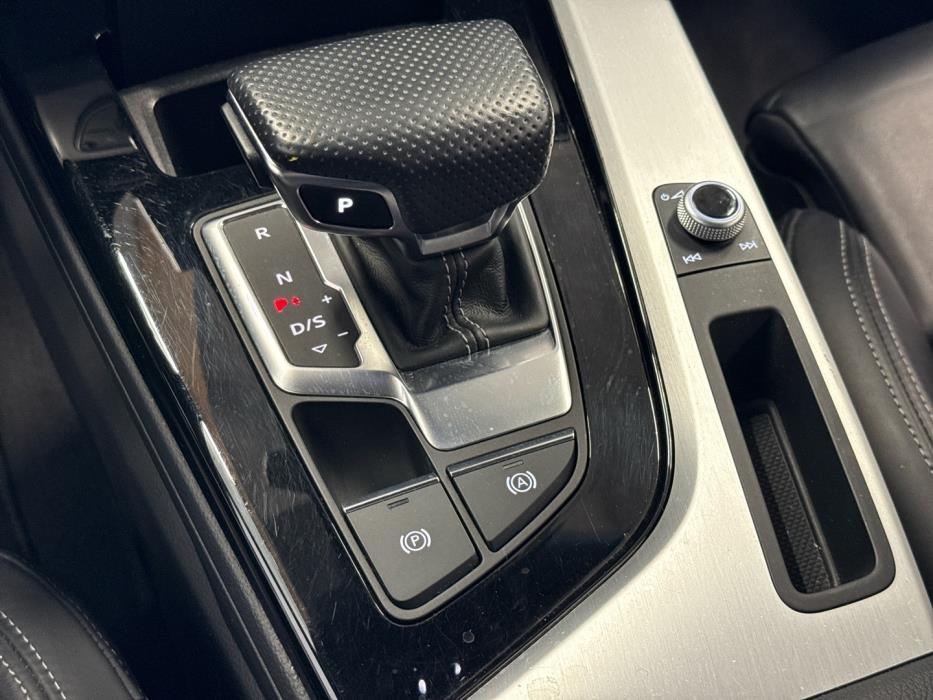AUDI A4 2021