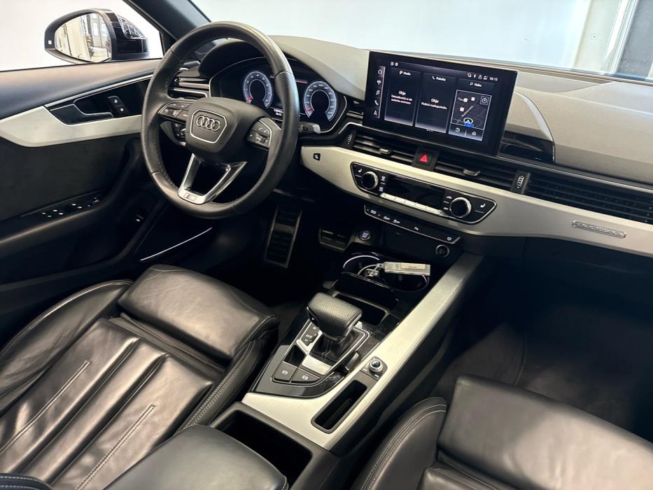 AUDI A4 2021