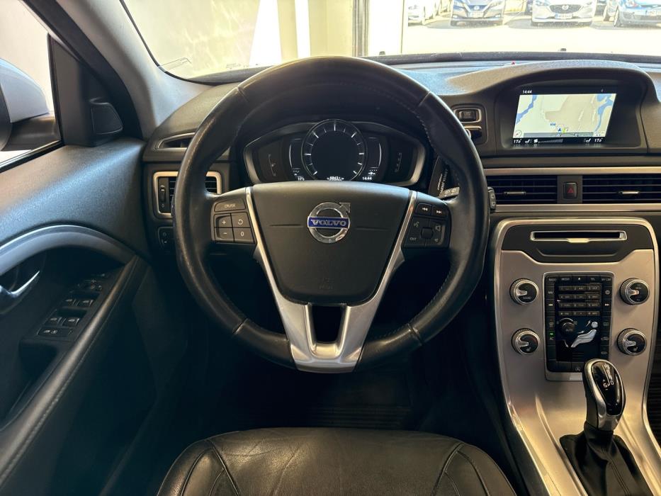 VOLVO V70 2016