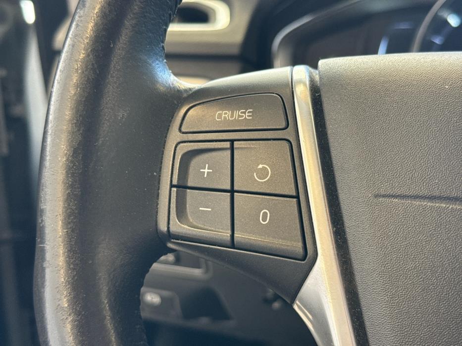 VOLVO V70 2016