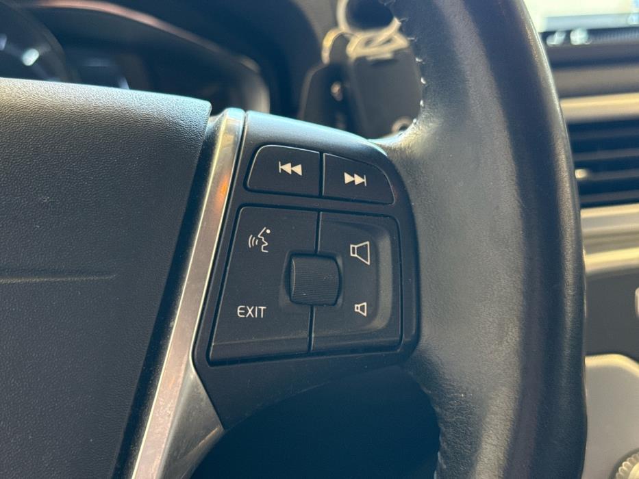 VOLVO V70 2016