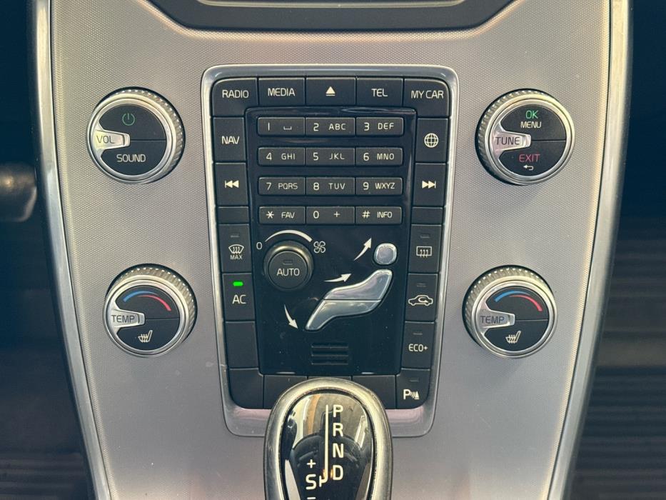 VOLVO V70 2016