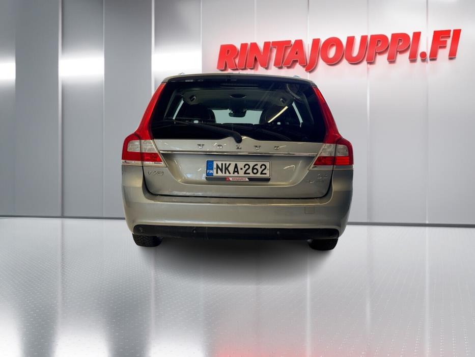 VOLVO V70 2016