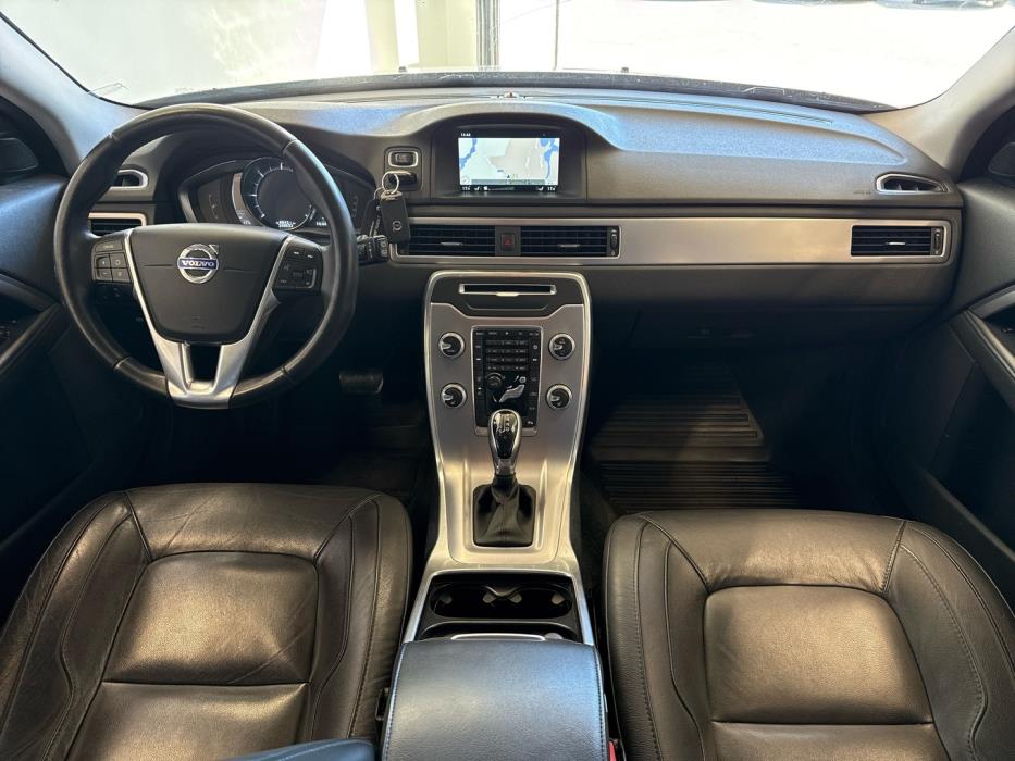 VOLVO V70 2016