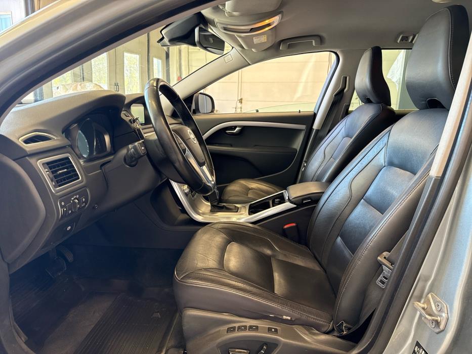 VOLVO V70 2016